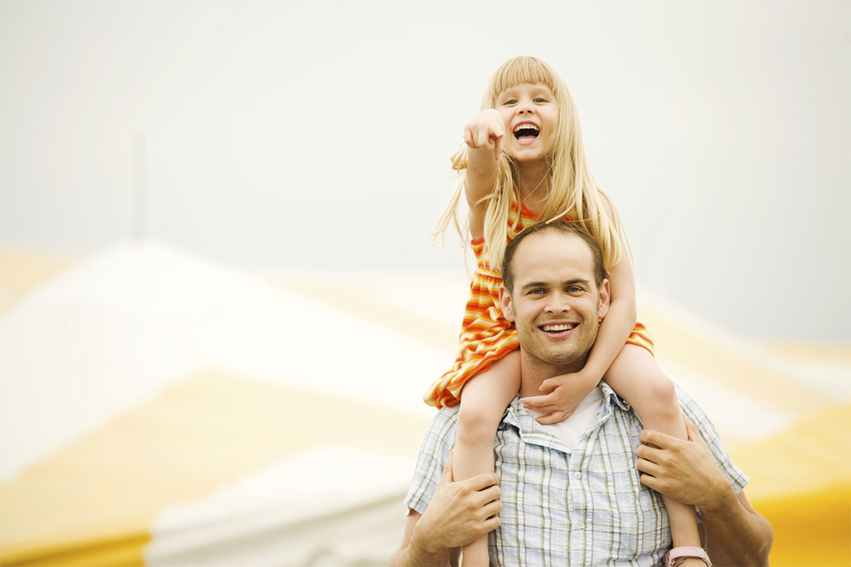 Dad with daughter on shoulders